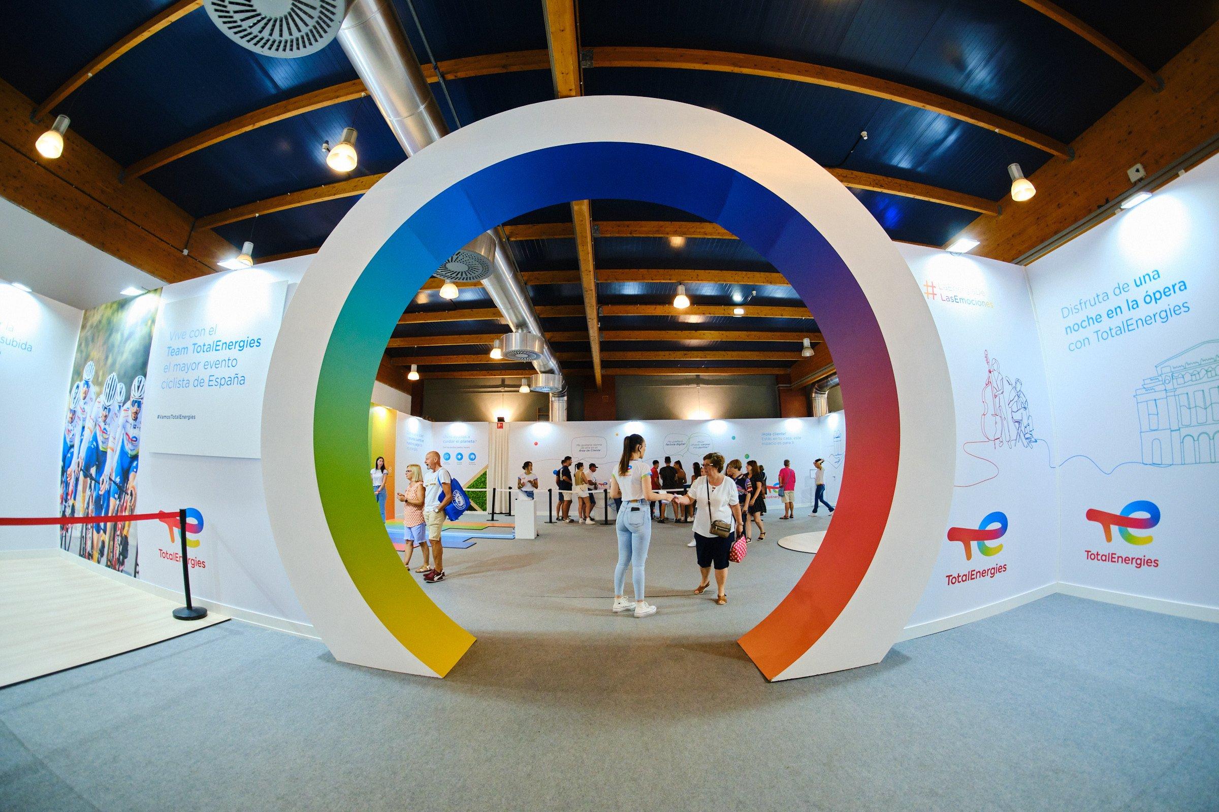 Interior del pabell&oacute;n TotalEnergies en FIDMA
