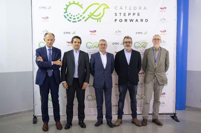 C&aacute;tedra Steppe Forward