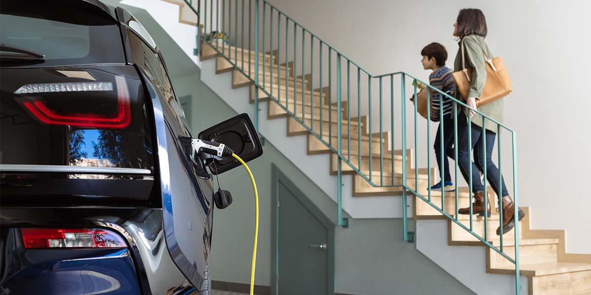 potencia de luz necesaria para cargar el coche el&eacute;ctrico en tu hogar