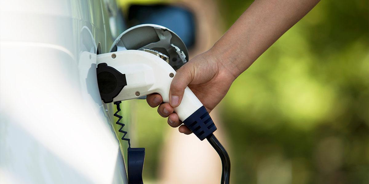 tipos de cargadores para veh&iacute;culos el&eacute;ctricos