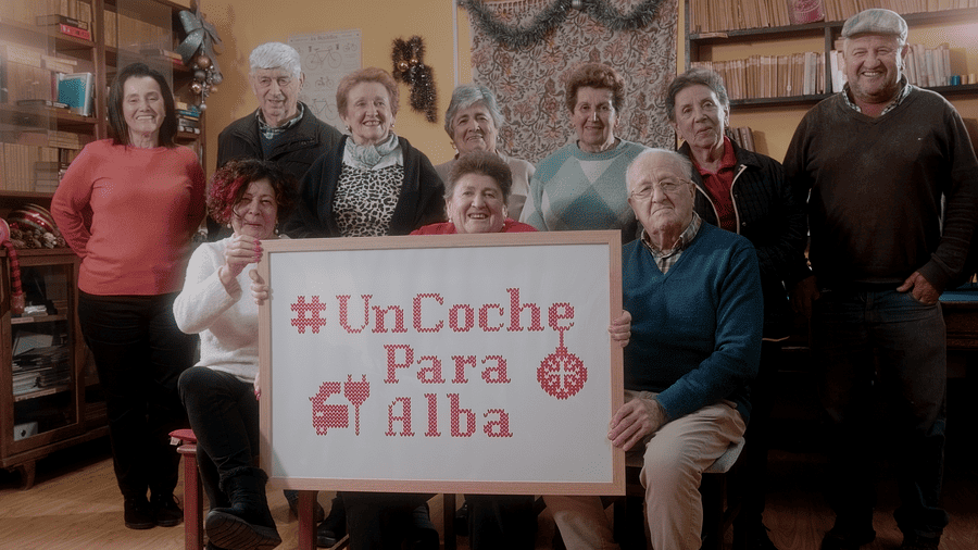 un-coche-para-alba-porruanos